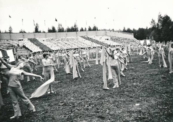 Tartu 950. juubel. Võimlemispidu Tähtvere lauluväljakul 1980a.