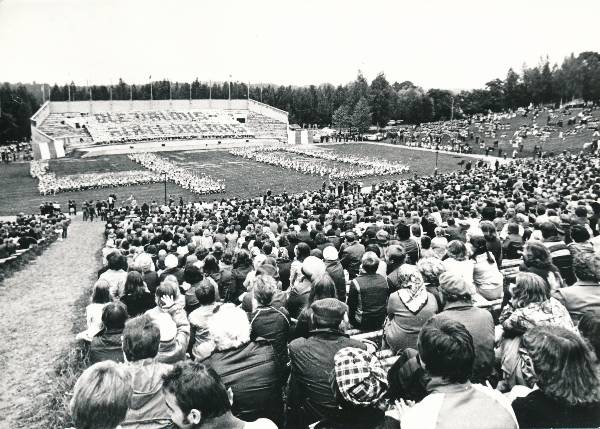 Tartu 950. juubel. Võimlemispidu Tähtvere lauluväljakul 1980a.