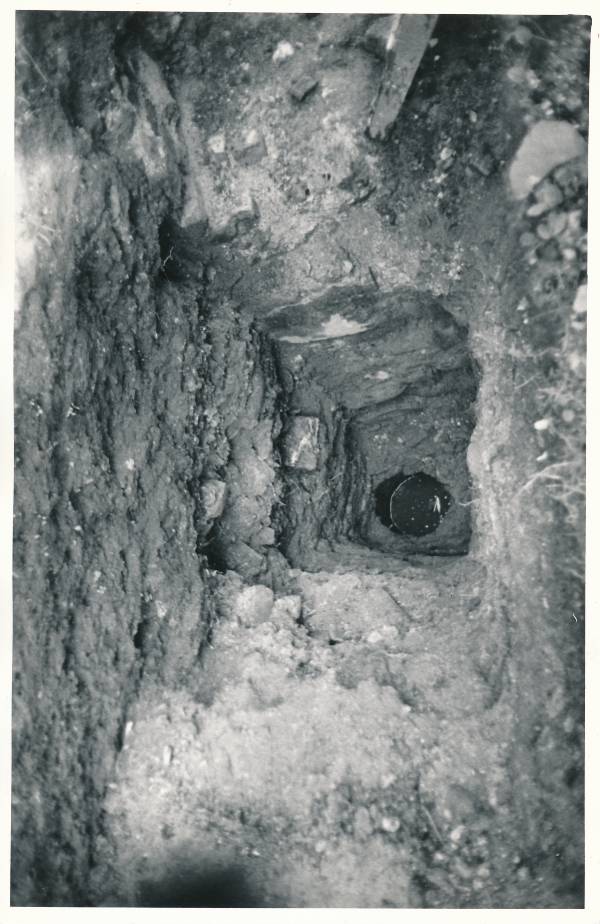 Arheoloogialeid. Kaevamised Tartus, Magasini tn 12A. 1980.a.
