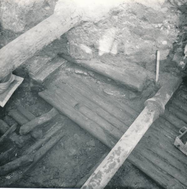 Arheoloogialeid. Kaevamised Tartus Lossi (Lätte) tn. 1981.a.