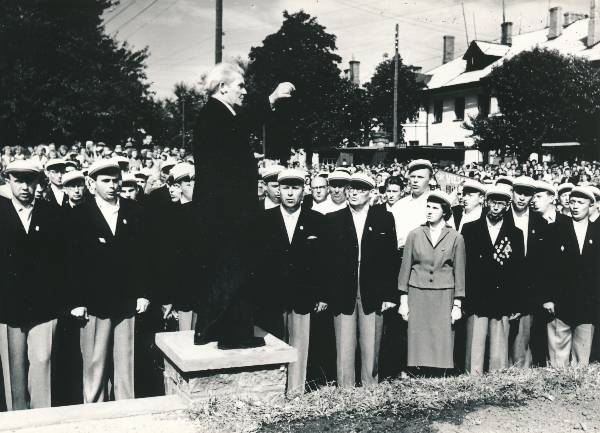 Eesti NSV rahvakunstnik Juhan Simm Tartu 90. aasta juubelilaulupeol. 27.06.1959.a.