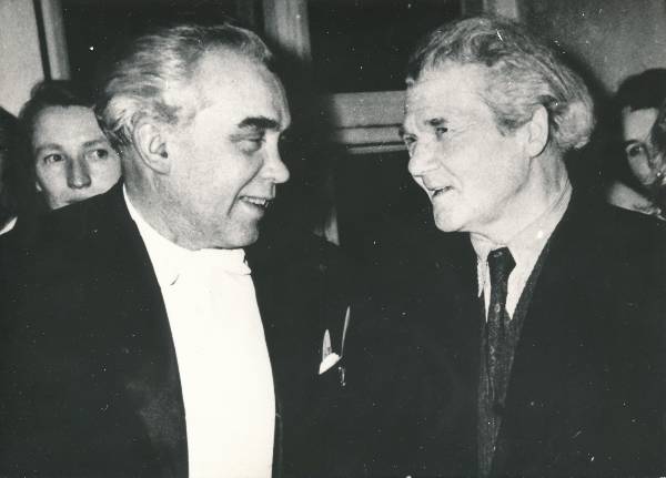 Portreefoto. Juhan Simm ja Gustav Ernesaks, G.Ernesaksa 50. aasta juubeli autorikontserdil TRÜ aulas. 21.12.1958.a.