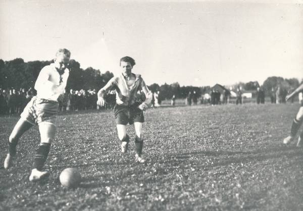 Portreefoto. Juhan Simm Vanemuise ja Postimehe vahelisel jalgpalli võistlusel. Tartu, 1936.a.