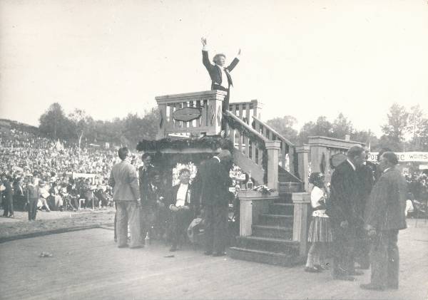 Grupifoto. Juhan Simm X üldlaulupeol. Tallinn, 1933.a.