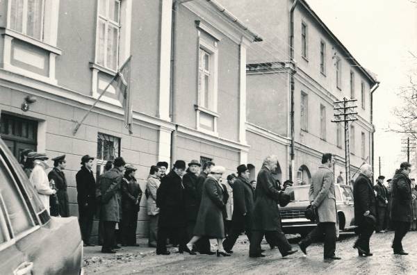 Fotopositiiv. Skulptuuri "Vürst Vjatško ja Meelis" avamine 1980a.