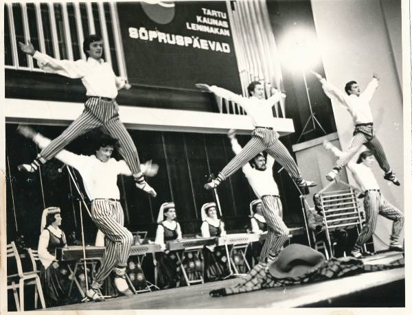 Kaunase estraadiansambel "Rosa" esinemas Tartus 1980a.