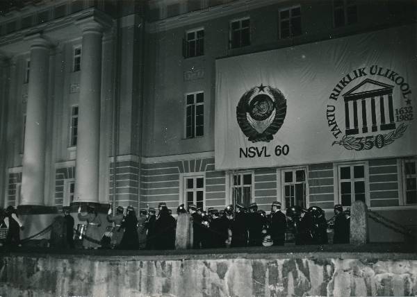 TÜ juubelipidustused 1982a. "Vivat Academia" vabaõhuetenduse kontrolletendus.