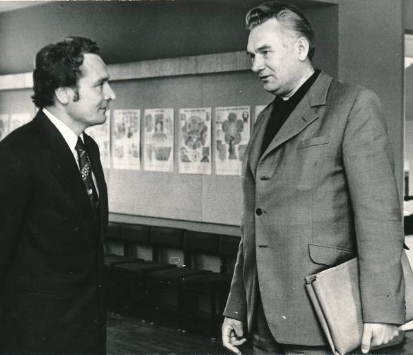 EKP Tartu Rajoonikomitee esimene sekretär Leonhard Puksa ja EKP Keskkomitee sekretär Artur-Bernhard Upsi (paremal). Tartu, 1982.