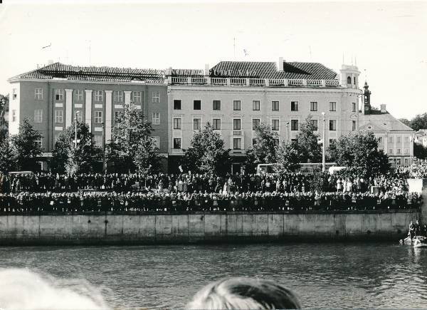 TÜ juubelipidustused 1982a. Spordipidu Emajõel.
