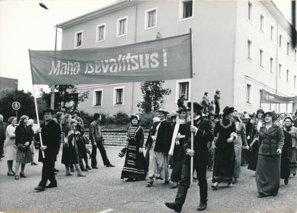 TÜ juubelipidustused 1982a. "Vivat Academia" rongkäik.