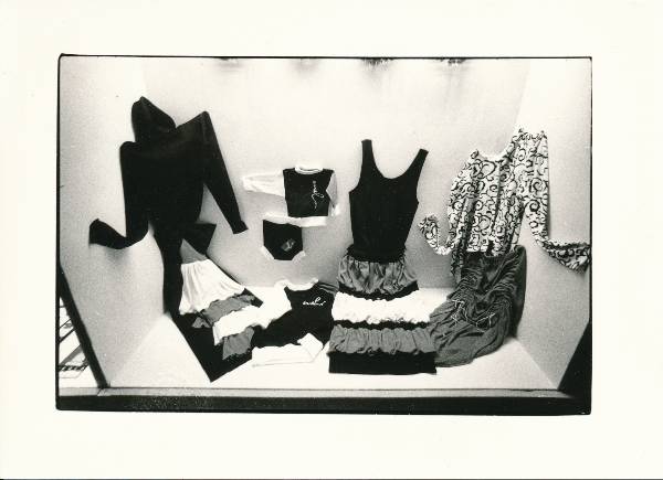 Tartu Linnamuuseumi ekspositsioon 1988a. Rahvusvärvide näitus.