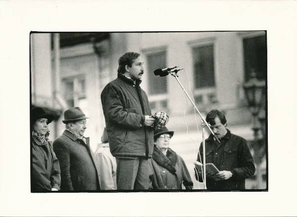 Miiting miitingute kaitseks Tartus Raekoja platsil 1988a.