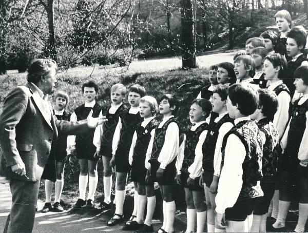 Festival "Tartu kevad 81". Toomemäel esineb Tartu Poistekoor Uno Uiga juhatusel. 1981