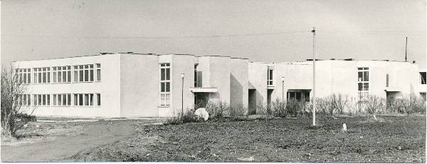 EPA õppehoone Tartu-Viljandi mnt ääres. Tartumaa, 1979.