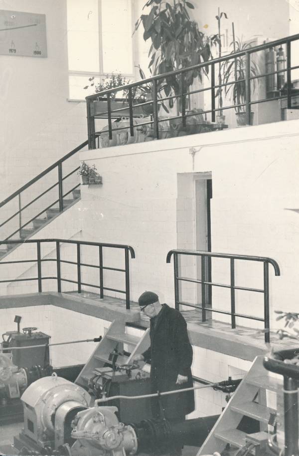Tartu pumbajaam (Staadioni t), masinist Eduard Lind. 1979. Foto E. Kuusik.