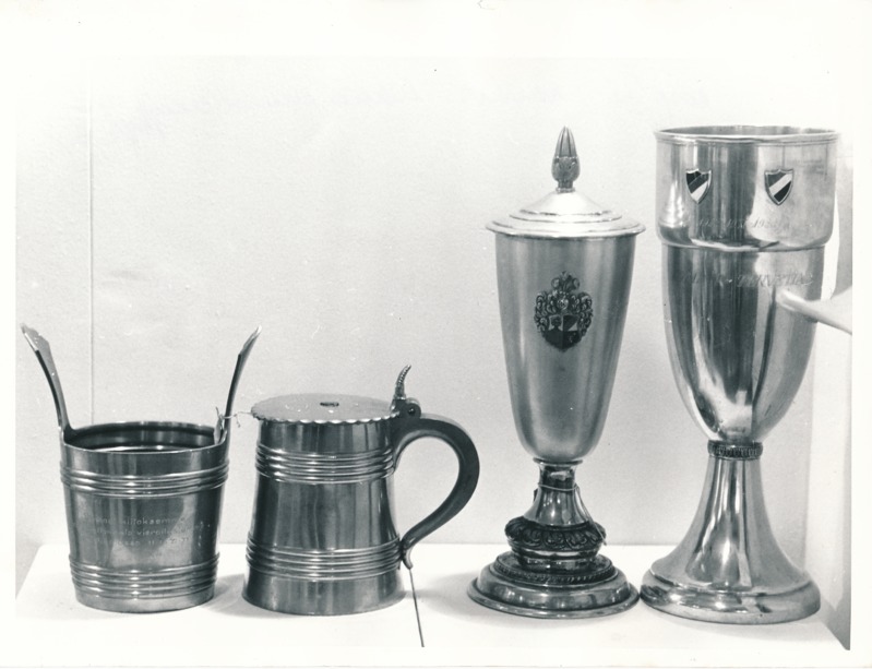 Üliõpilasorganisatsioonide näitus Tartu Linnamuuseumis 1989a. Hõbeesemed.