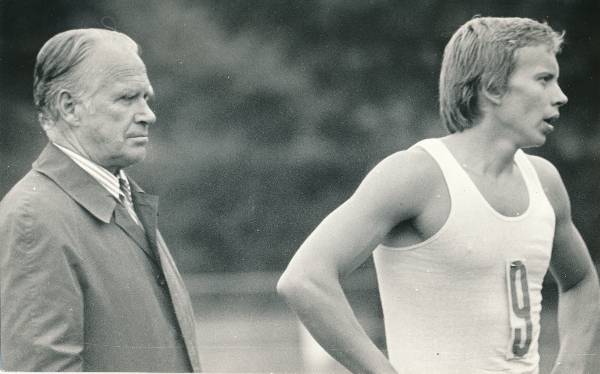 Treener Fred Kudu ja kergejõustiklane Heino Sildoja. Tartu, 1979.