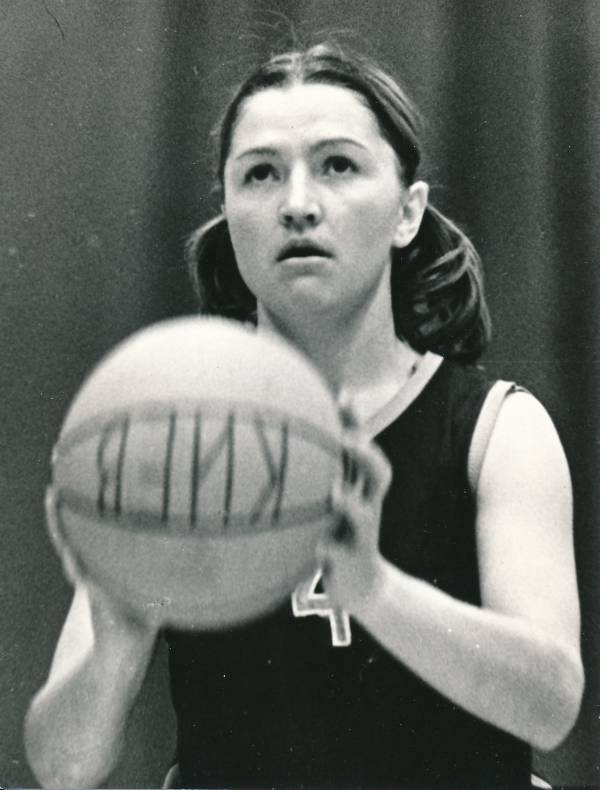 Tartu Ülikool. TRÜ korvpallinaiskond võistlemas, korvpallur Rita Sartakova. 1979.a.