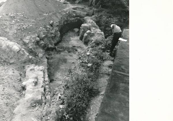Arheoloogialeid. Kaevamised Tartus Lossi (A.Lätte) tn. 1986.a.