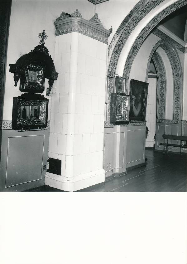 Tartu kirikutes leiduvad kultusesemed. Uspenski õigeusu kiriku sisevaade, Magasini tn 1. 1987.a.