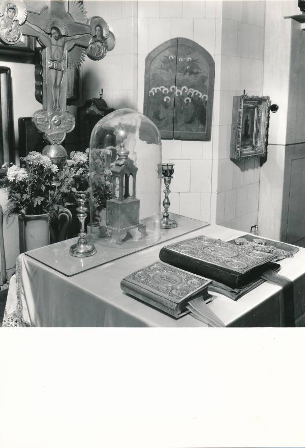 Tartu kirikutes leiduvad kultusesemed. Uspenski õigeusu kiriku sisevaade, Magasini tn 1. 1987.a.
