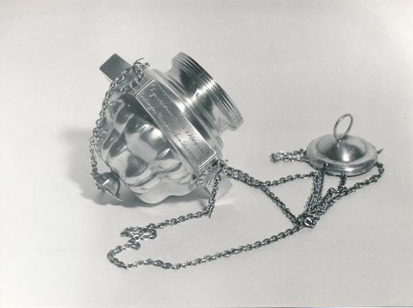 Tartu kirikutes leiduvad kultusesemed. Viirukinõu Uspenski õigeusu kirikus, Magasini tn 1. 1987.a.