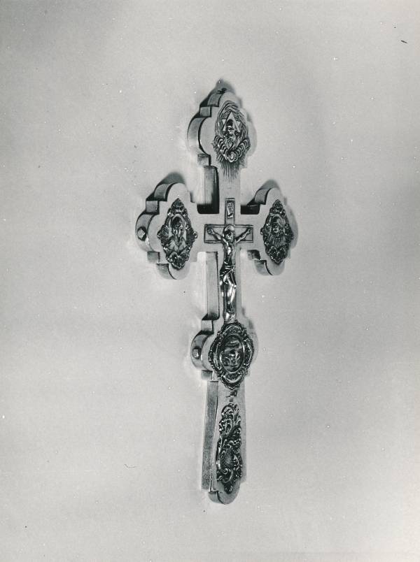 Tartu kirikutes leiduvad kultusesemed. Rist Uspenski õigeusu kirikus, Magasini tn 1. 1987.a.