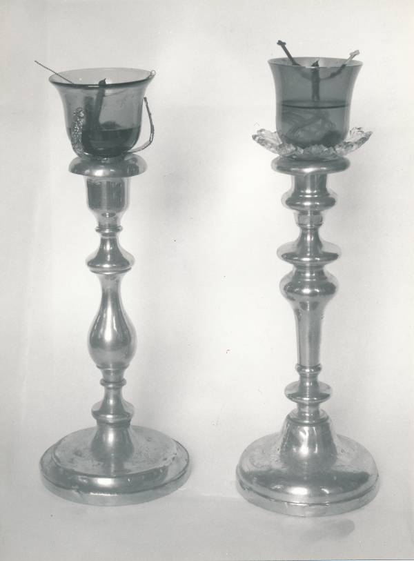 Tartu kirikutes leiduvad kultusesemed. Küünlajalad Uspenski õigeusu kirikus, Magasini tn 1. 1987.a.