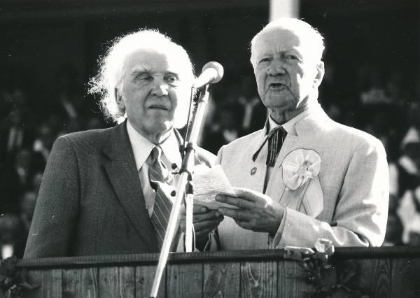 Laulupidu Tartus 1989a. Dirigeerimispuldis Ernesaks ja R. Ritsing.