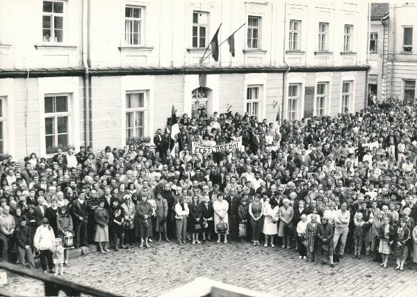 14. juuni miiting Raekoja platsil 1988a.