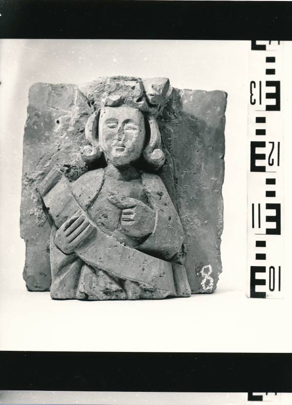 Tartu Jaani kiriku terrakota savist figuur.