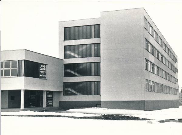 Tartu 13. Keskkool. Uus koolimaja Annelinnas, Kaunase pst 68. 1984.a.