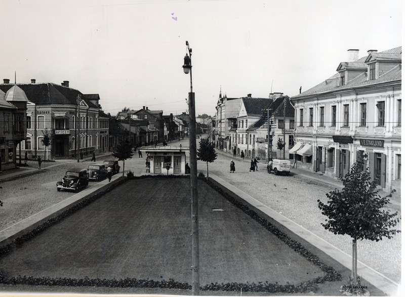 Narva tänav. Henningi plats, bensiinijaam. Tartu, 1938. Foto E. Selleke.