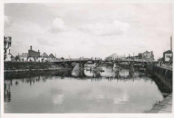 Tartu linnavaade. Holmi-Uueturu tn puusilla taastamine. 13.09.1941.a.