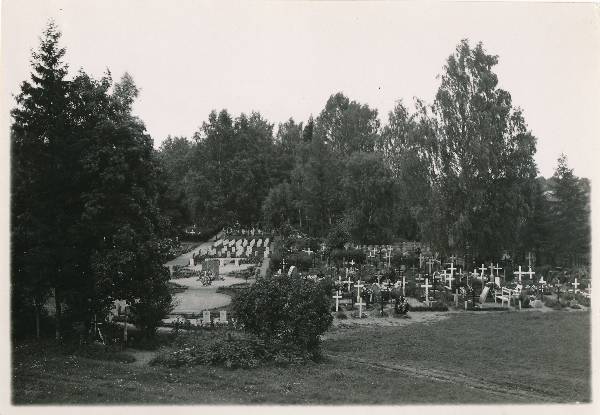 Rakvere linnavaade. Sõjaväe kalmistu. 1920ndatel.