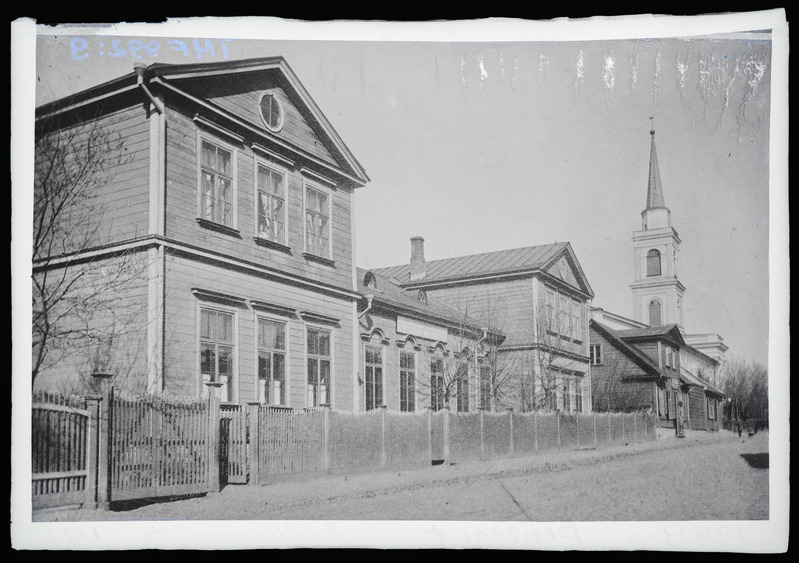 Klaasnegatiiv. Pepleri t: Tartu Õpetajate Seminar, taga Maarja kirik. Tartu, 1939.