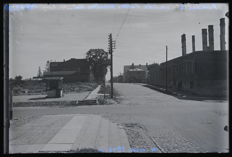 Klaasnegatiiv. Sõjavaremed. Puiestee t, vaade Peetri kiriku juurest. Tartu, 1946.