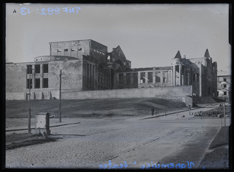 Klaasnegatiiv. Sõjavaremed, teater "Vanemuine". Tartu, 1946.