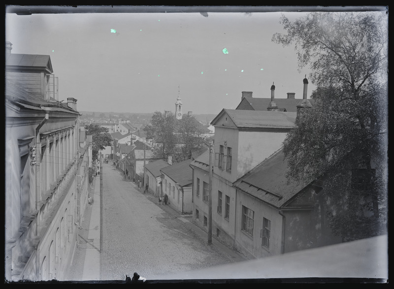 Klaasnegatiiv. Lossi t, vaade Inglisillalt kesklinna poole. Tartu,  1930-1940.