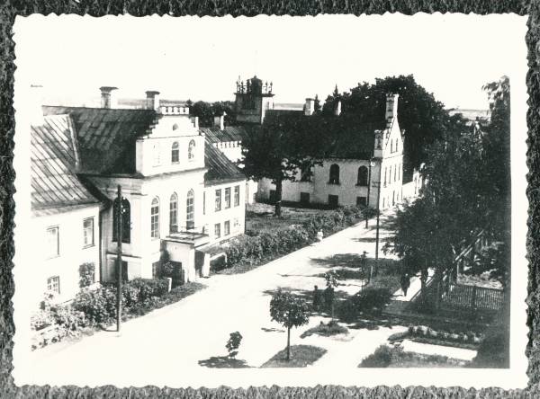 Fotokoopia. Endine Karlova mõisahoone 1952a Tartus.