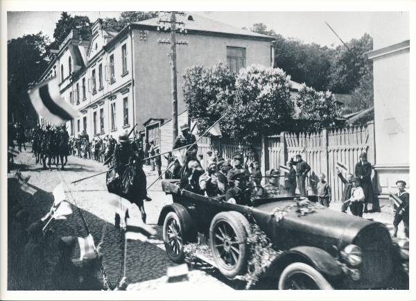 Tartu linnavaade. Paraad Lossi tn. 20. sajandi algus.