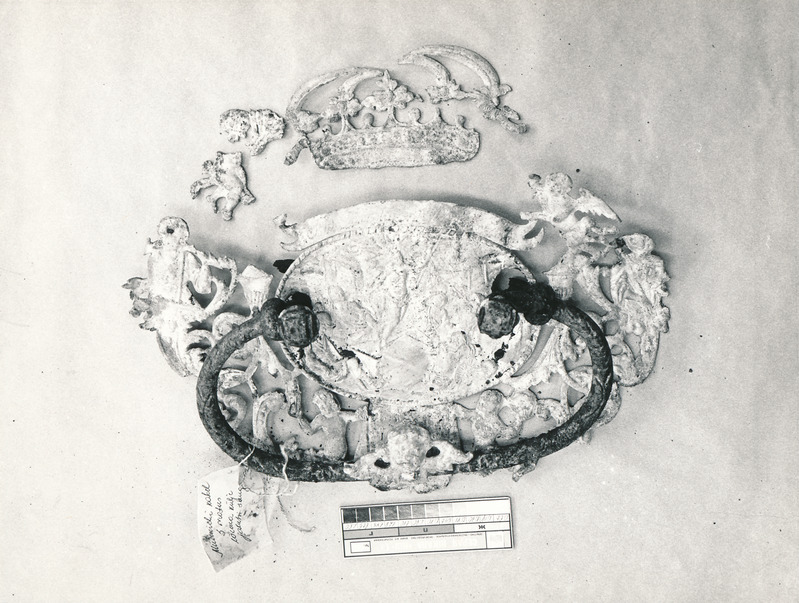 Arheoloogialeid. Tartu Jaani kiriku 1988. a arheoloogiliste uuringute käigus leitud Anna Elisabeth von Münnichi sarkofaagi restaureerimine.