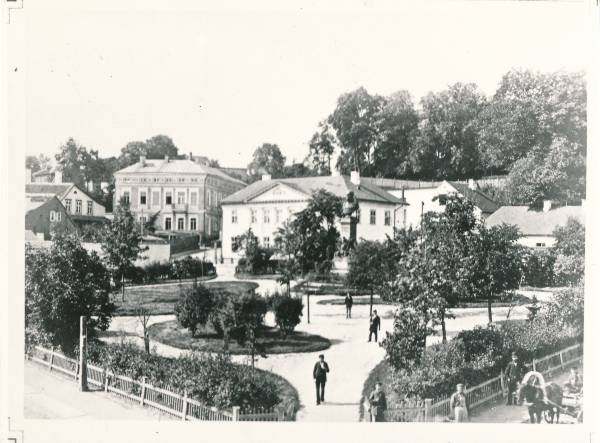 Fotokoopia. Barclay plats Tartus, vaade Kaubahoovi poolt.