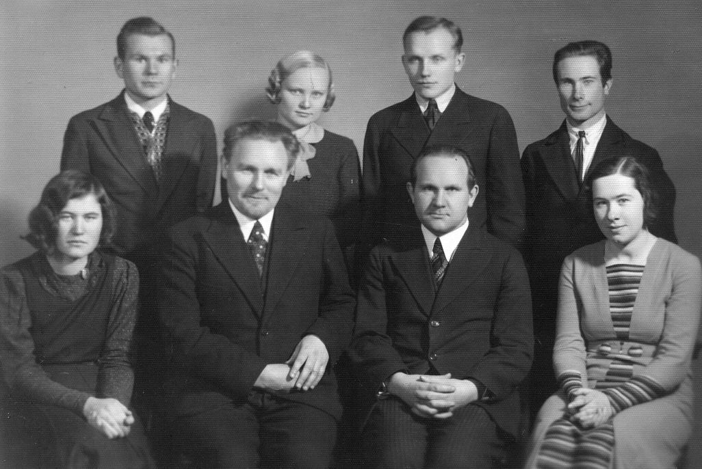 Eesti Noorsoo Karskusliit, juhatus. Paremalt 2. Eduard Kubjas; 3. Juhan Tork. Tartu, 1935.