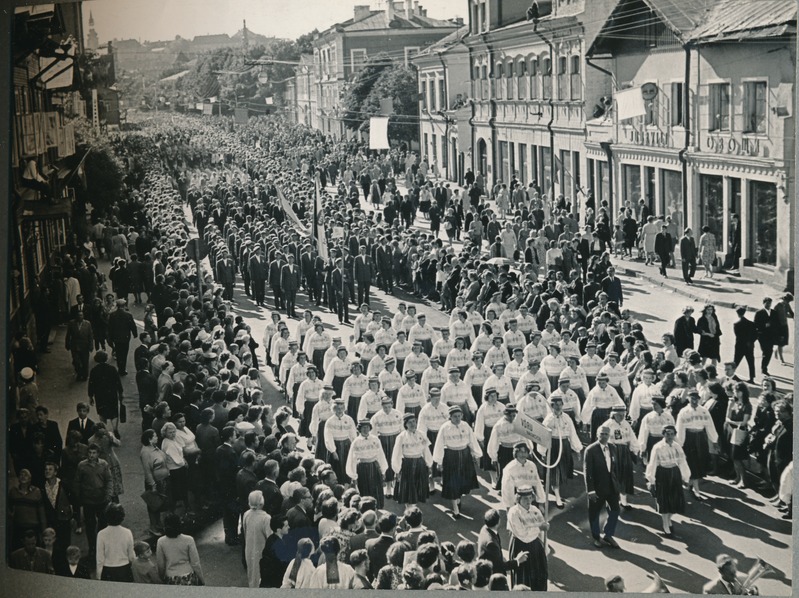 Tartu Kultuurihoone laulukoor "Heli" Võrus ja Võrumaal 1965/66a.