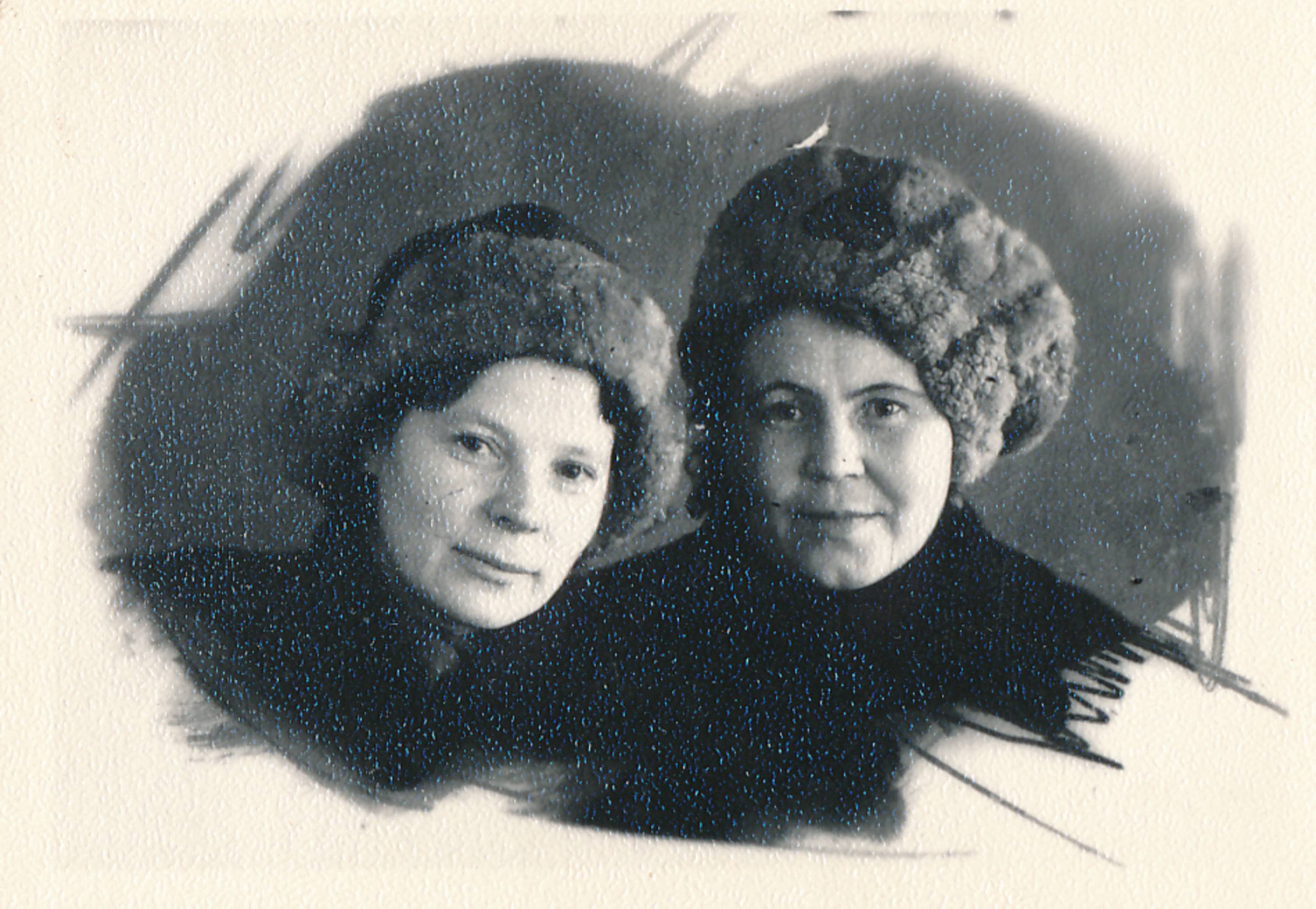Portreefoto. Pr Müller ja N.Tšernuhha, Peipsi laevanduse relvastatud valveteenistuse (VOHR) töötajad. Kaasan, 03.11.1943.a.