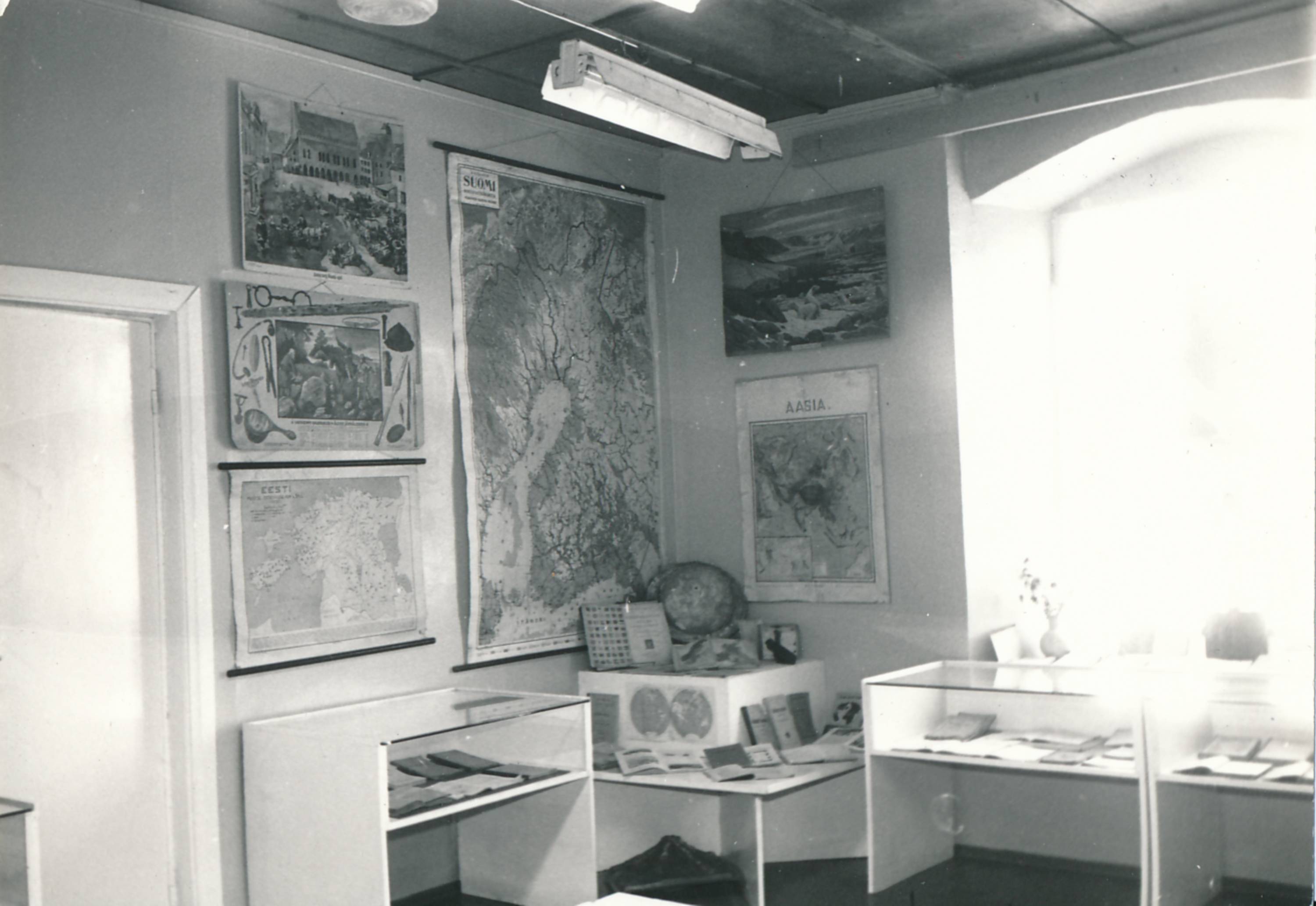 Hiiumaa muuseum. Kooliteemaline näitus. 1990ndatel.