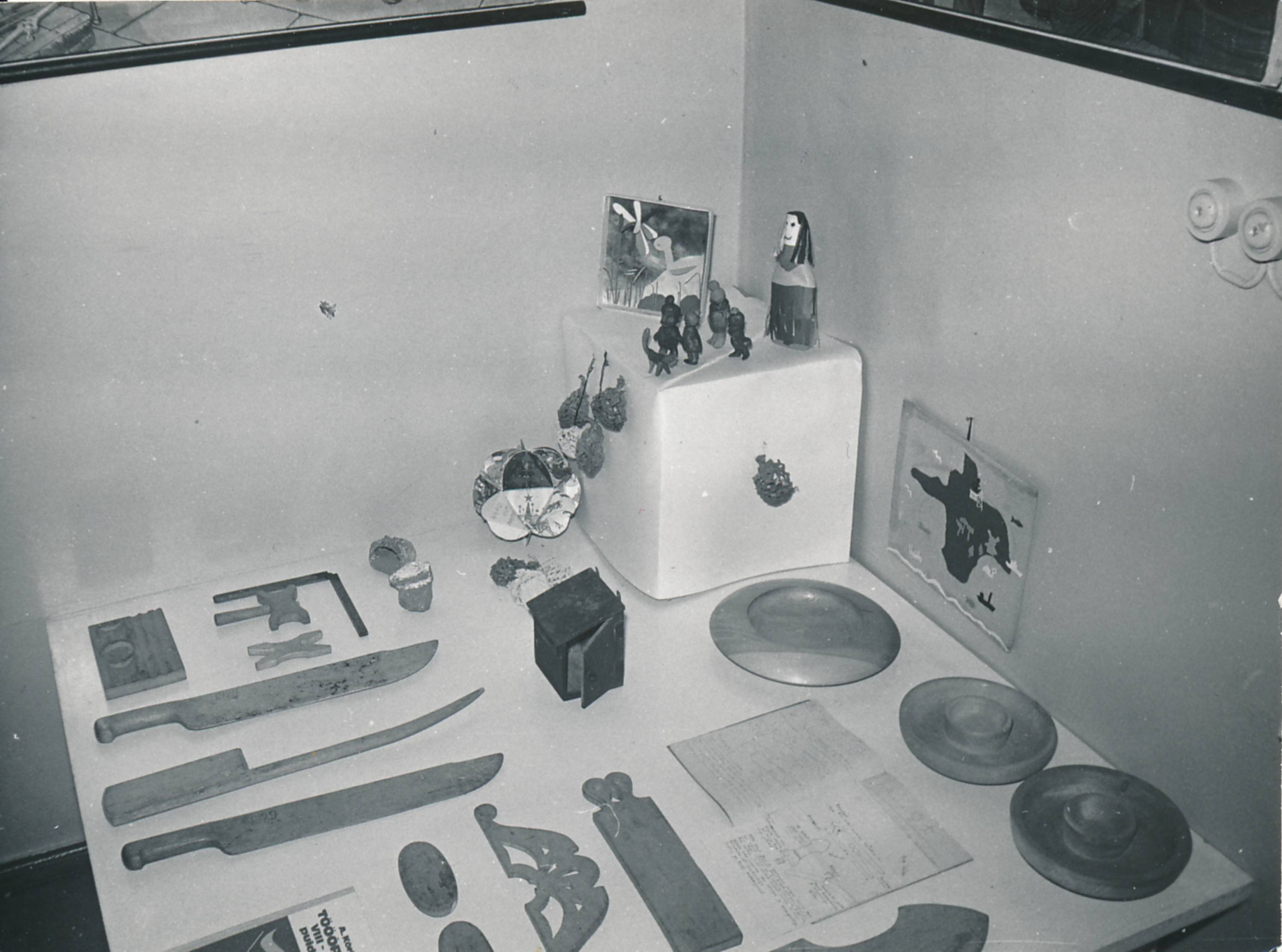 Hiiumaa muuseum. Kooliteemaline näitus. 1990ndatel.