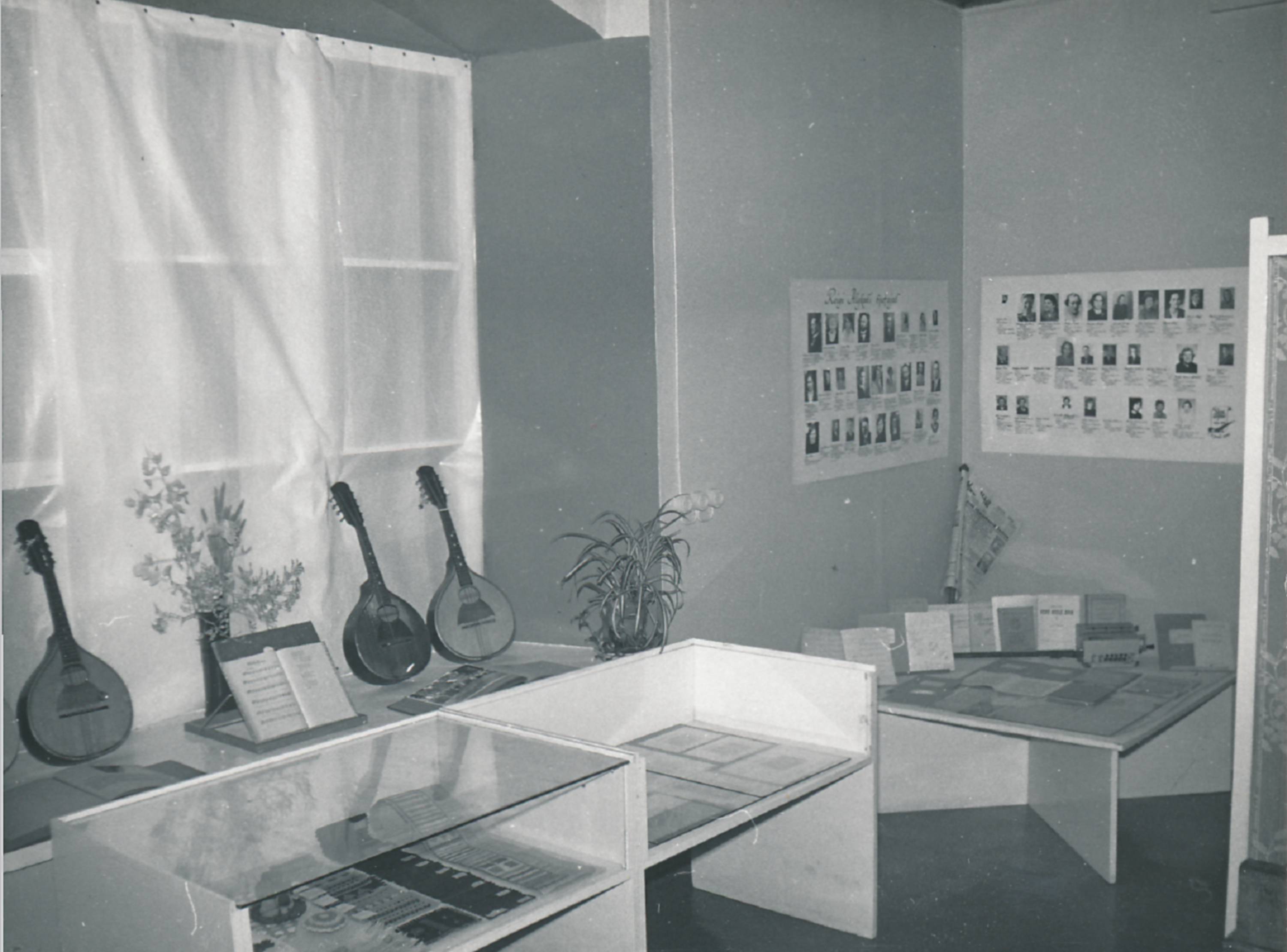 Hiiumaa muuseum. Kooliteemaline näitus. 1990ndatel.