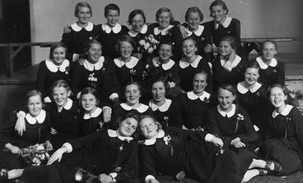 Tartu tütarlaste gümnaasiumi  (TTG)  õpilased, 1930-1940. Foto Ed. Saal.